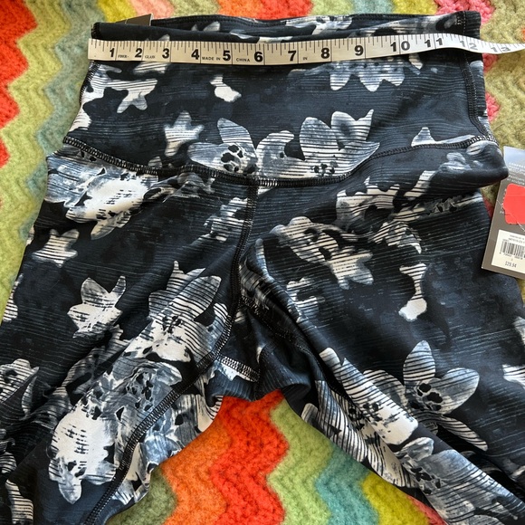 Old Navy Active Go Dry 3/4 length athletic leggings - Picture 5 of 7